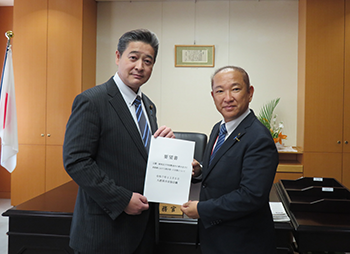 清水文部科学大臣政務官へ要望の写真