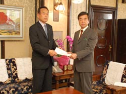 写真:松沢知事に要請