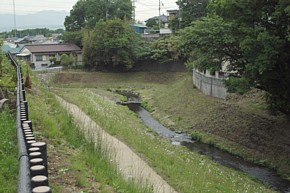 写真:道保川泉橋上流付近1