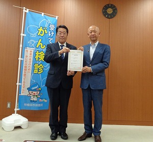 有限会社アスリート　交付の様子写真