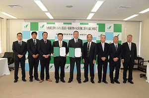 協定締結の様子2