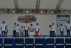 歌う様子の写真