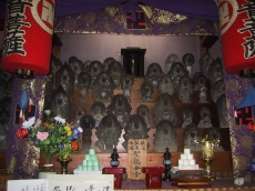 写真:久保沢観音堂の百体観音