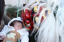 写真:川坂自治会の獅子舞(関戸正樹さん)