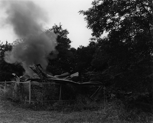 村越としや 「火の粉は風に舞い上がる」の写真