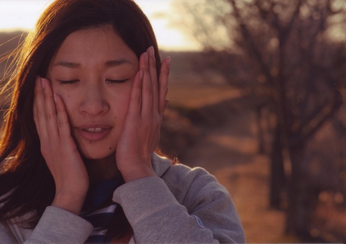 写真:「茜の路、頬撫でる風」