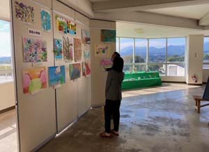 写真:ラウンジ展の様子