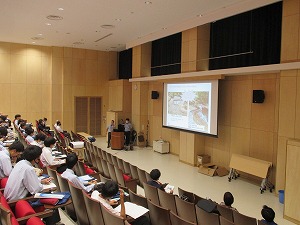 公務員談話 写真