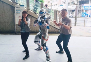 サガミリオンと副区長（左）区長（右）　写真