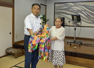 千羽鶴贈呈　写真