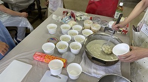 具材を混ぜ合わせる　写真