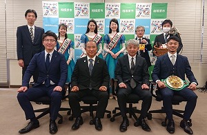 第18代観光親善大使と市長 写真