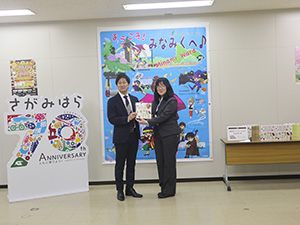 株式会社小田急SCディベロップメントの永井康彦相模大野営業室支配人と南区長