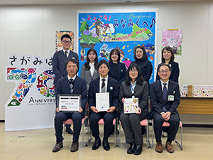 株式会社小田急SCディベロップメント　図書寄贈関係者集合写真