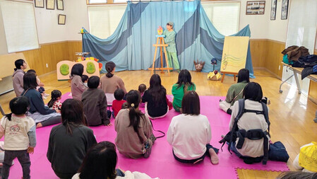 人形劇中の様子 写真