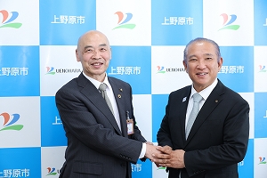 出席者の集合写真