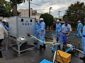 給水作業の様子