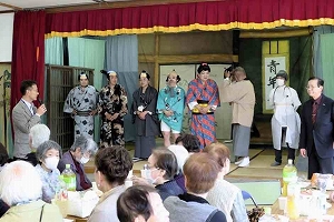 お芝居の様子