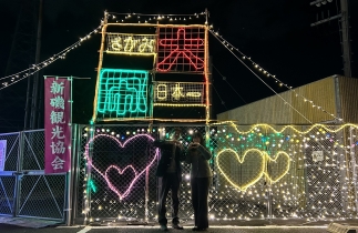 イルミネーションで記念撮影