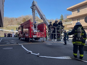 屈折はしご車　訓練風景